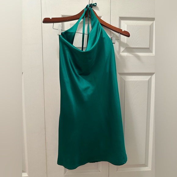 Green mini halter dress sz medium - Picture 2 of 3
